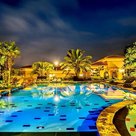 Palm Valley Resort Сеогвипо Екстериор снимка