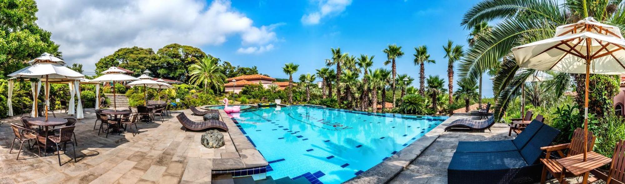 Palm Valley Resort Сеогвипо Екстериор снимка