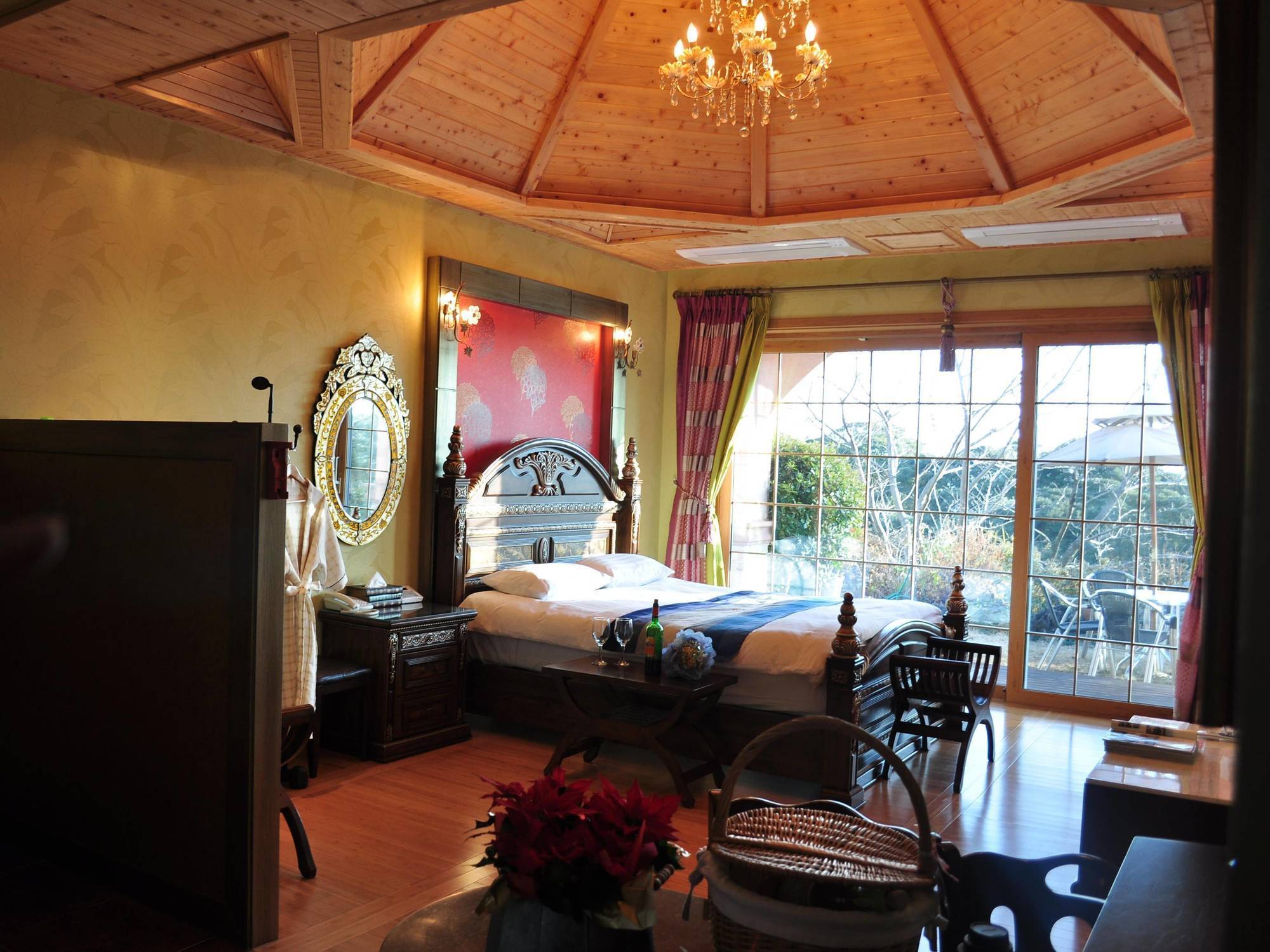Palm Valley Resort Сеогвипо Екстериор снимка