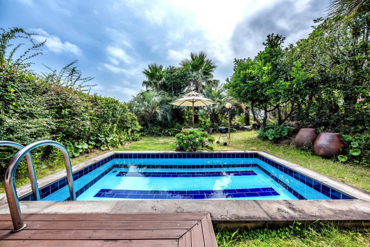 Palm Valley Resort Сеогвипо Екстериор снимка