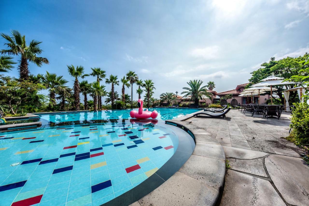 Palm Valley Resort Сеогвипо Екстериор снимка