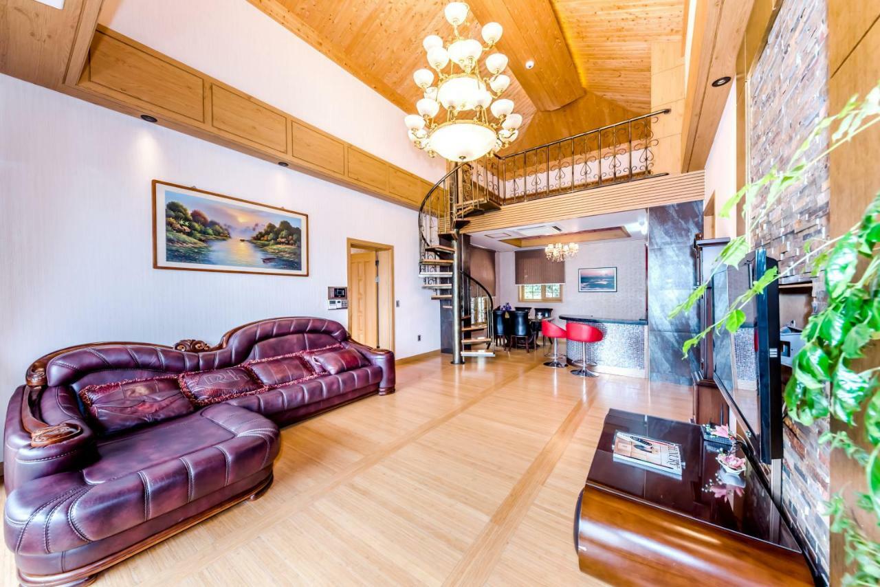 Palm Valley Resort Сеогвипо Екстериор снимка