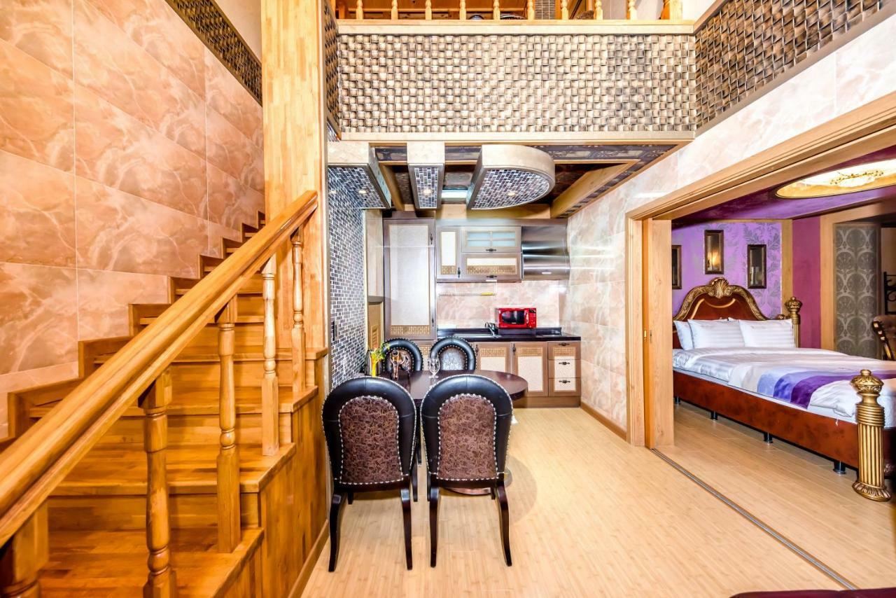 Palm Valley Resort Сеогвипо Екстериор снимка
