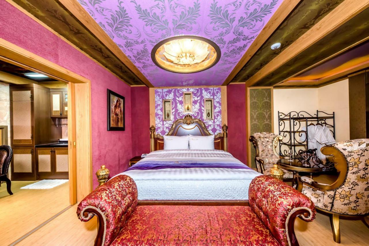 Palm Valley Resort Сеогвипо Екстериор снимка