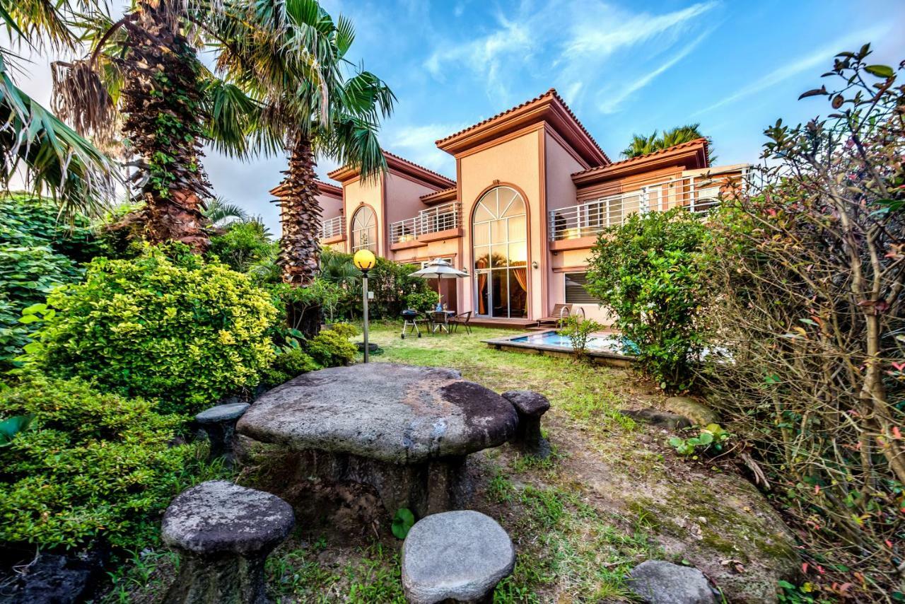 Palm Valley Resort Сеогвипо Екстериор снимка