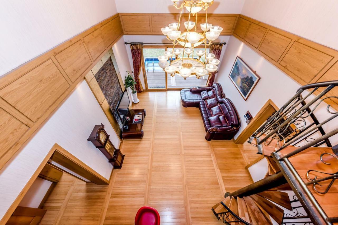 Palm Valley Resort Сеогвипо Екстериор снимка