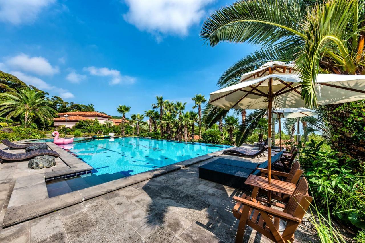 Palm Valley Resort Сеогвипо Екстериор снимка
