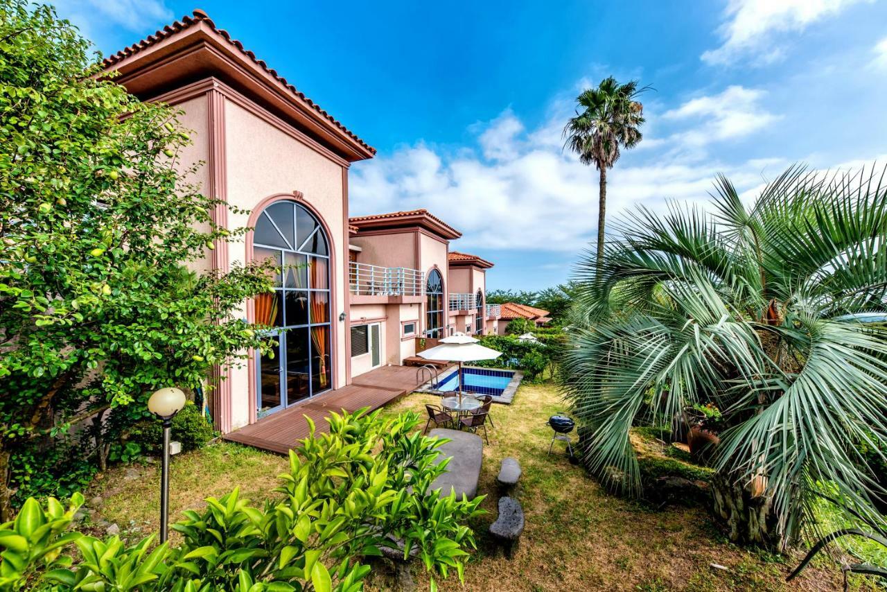 Palm Valley Resort Сеогвипо Екстериор снимка