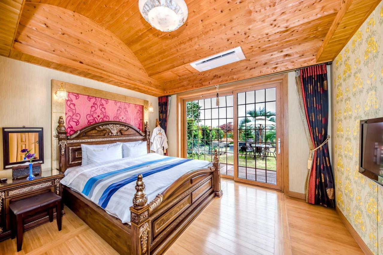 Palm Valley Resort Сеогвипо Екстериор снимка