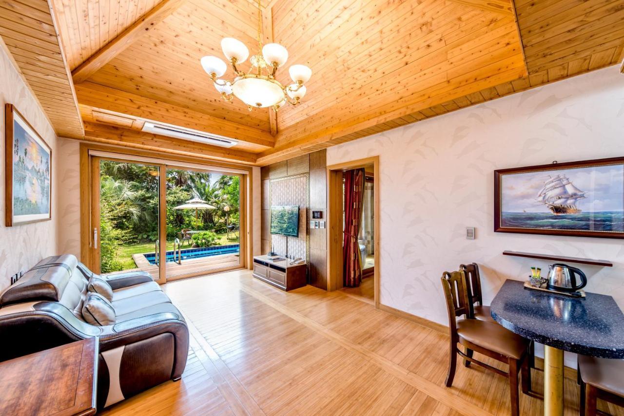Palm Valley Resort Сеогвипо Екстериор снимка